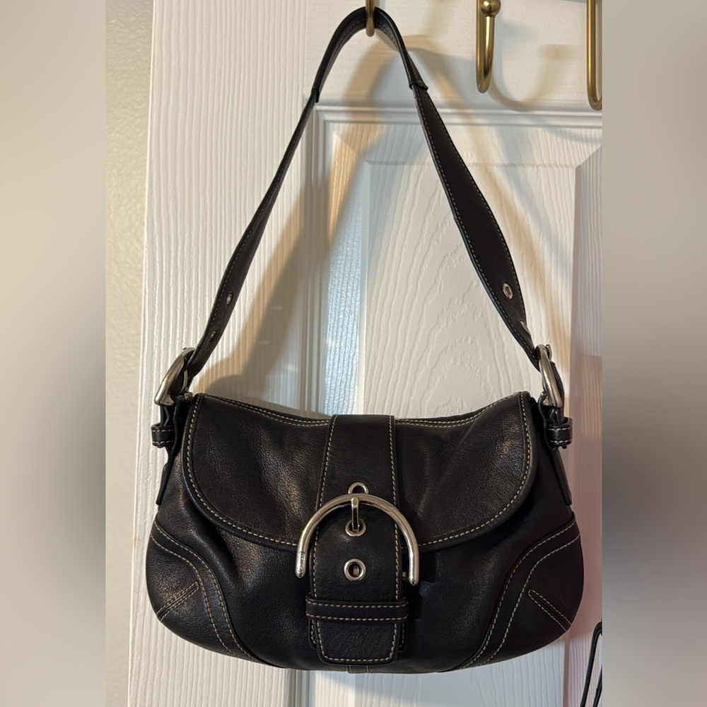 Vintage Coach Black Leather Soho Magnetic
Buckle Flap Purse/Bag